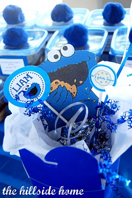 Cookie Monster Centerpiece & Table Setting I Decorated  Cookie monster  party decorations, Monster cookies, Cookie monster birthday party