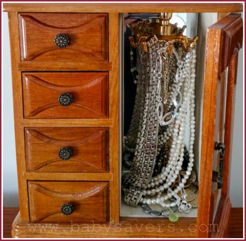 DIY hanging jewelery organizer