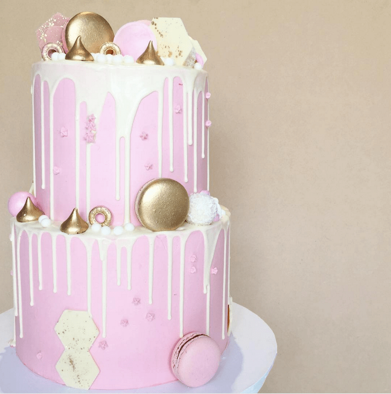 how to make a drip cake with gold macarons