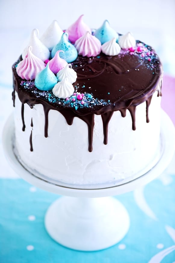 how to make a drip cake with meringues