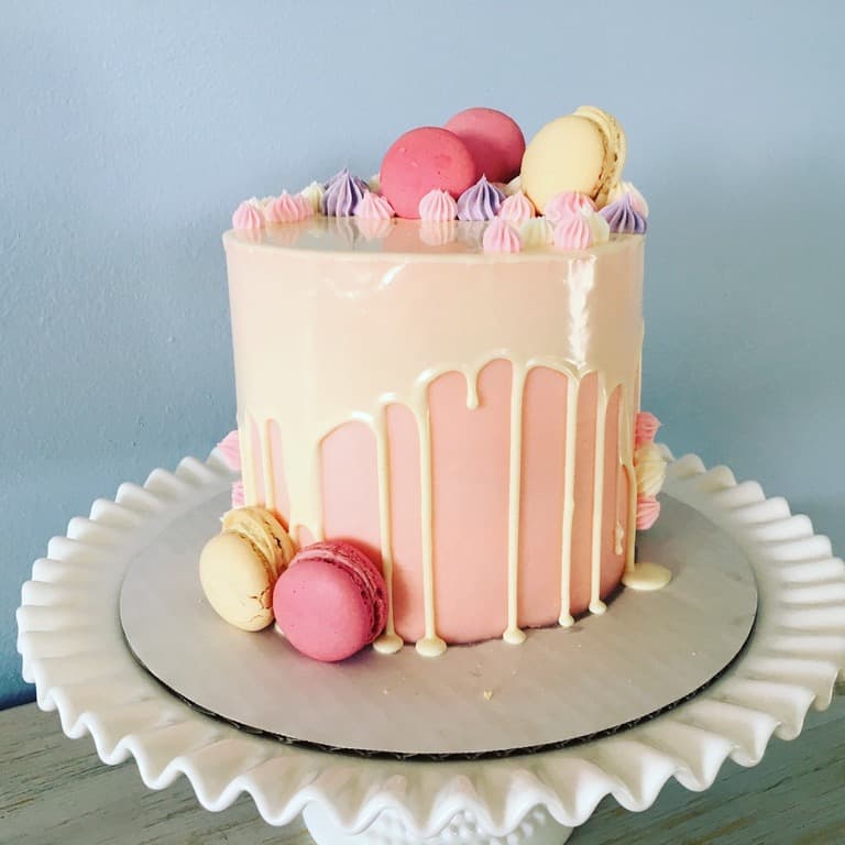 how to make a drip cake with macarons