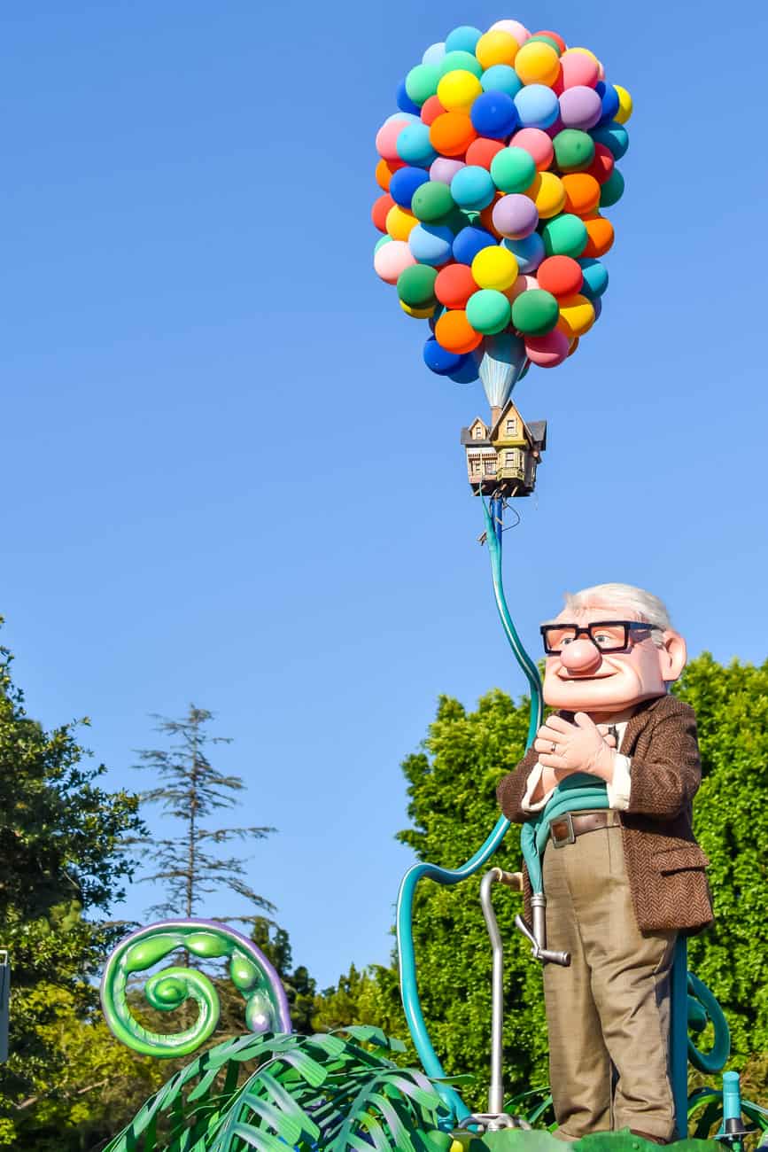 Pixarfest parade Up house balloons