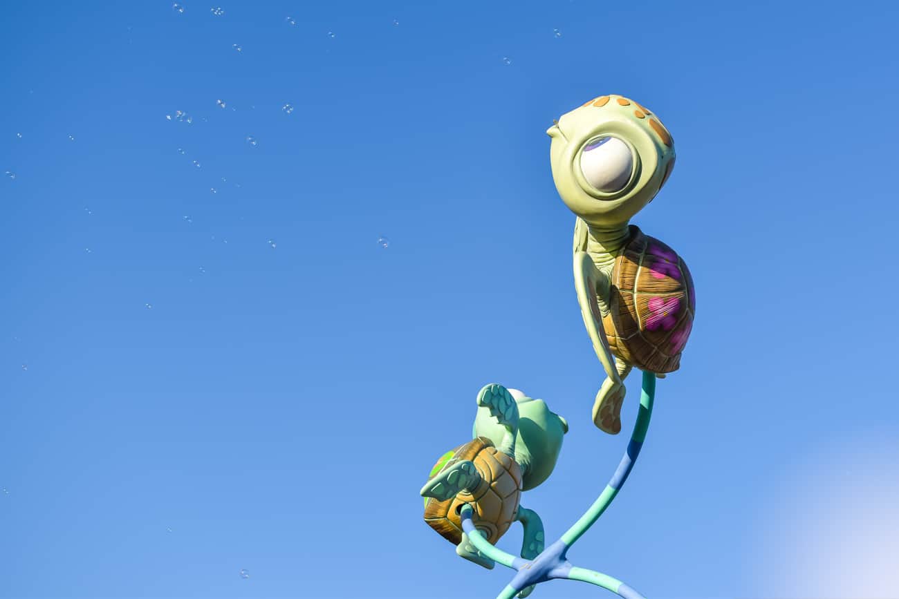 Pixarfest parade finding nemo dory