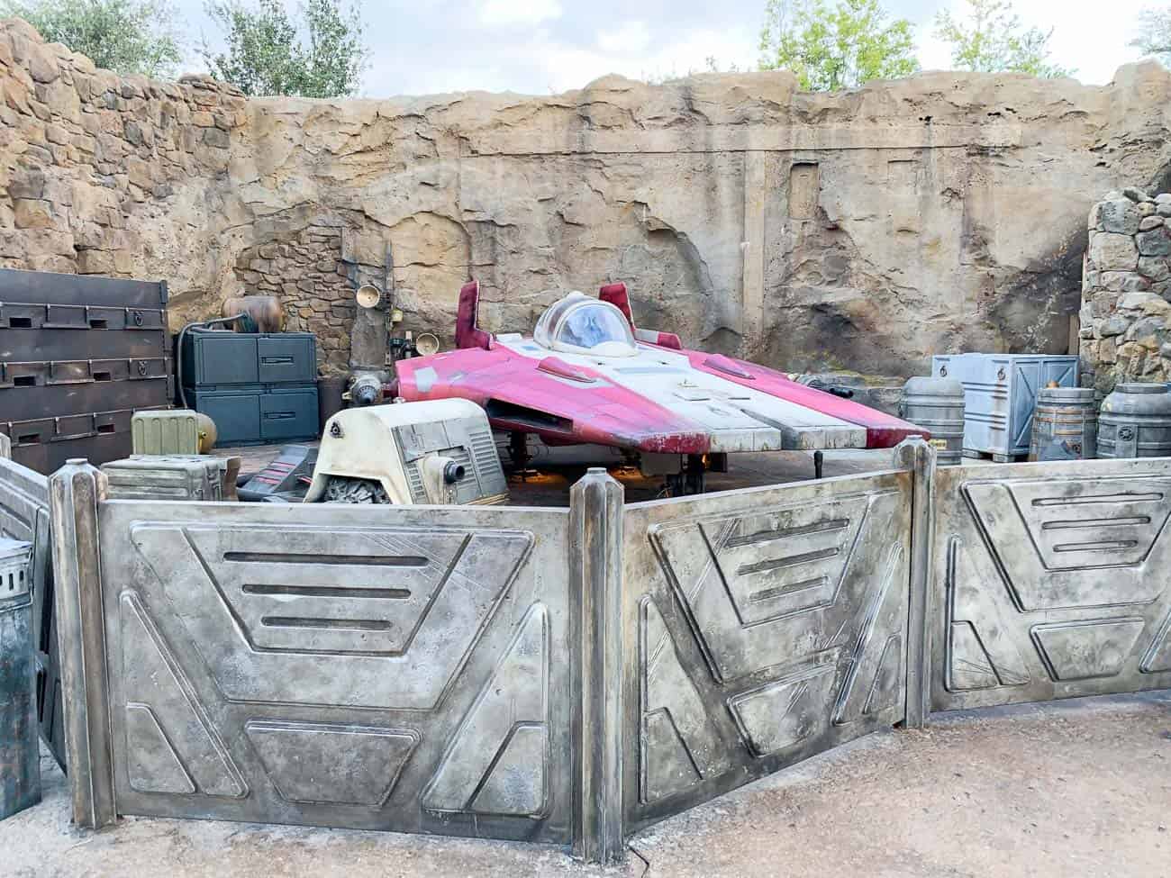 Reasons to visit Galaxy's Edge at Disney World land speeder