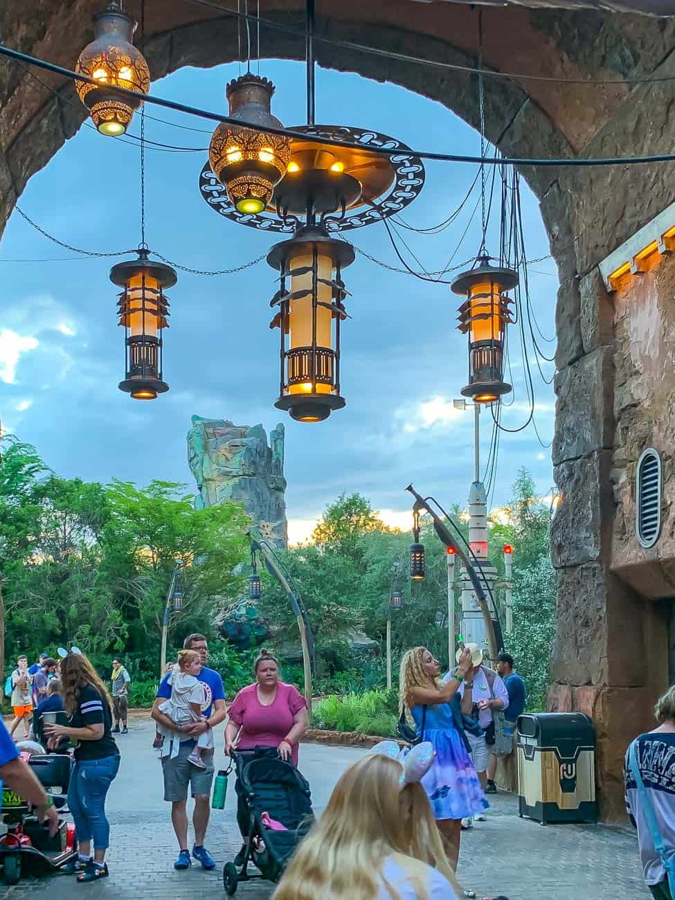 Black spire outpost marketplace at disney world galaxy's edge