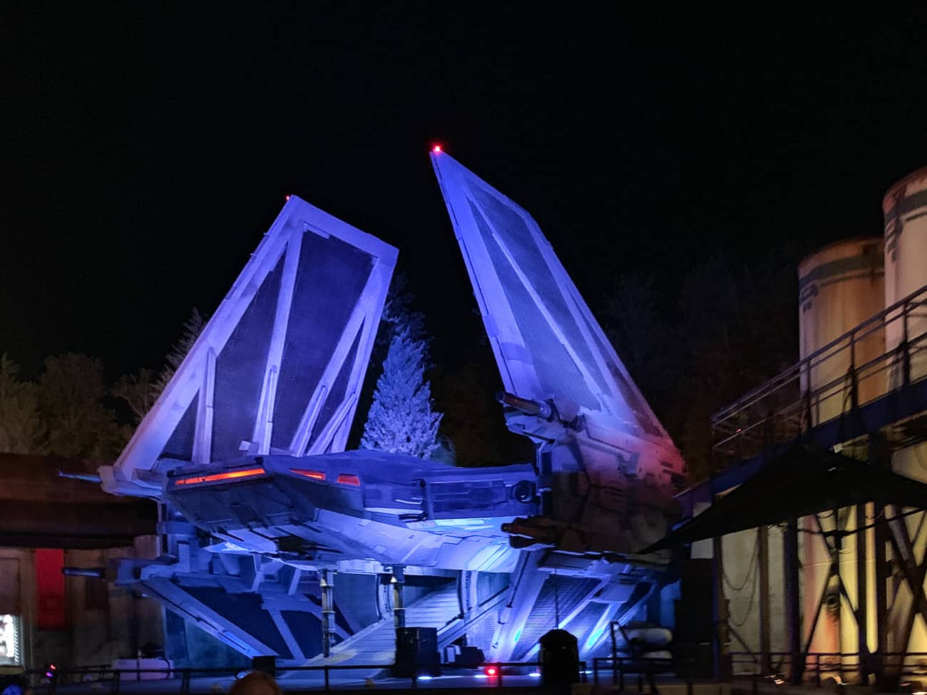 reasons to visit Star Wars galaxys edge at night