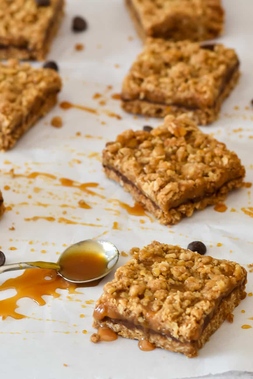 caramel bars with drizzled sauce