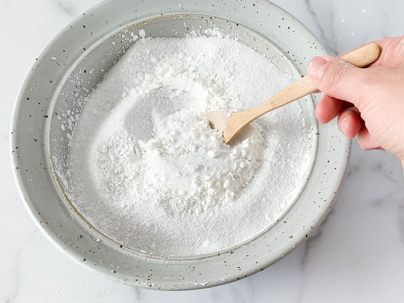 sand and cornstarch for diy kinetic sand