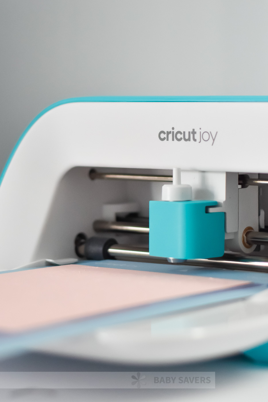 Cricut joy cutting a pink card on a card mat