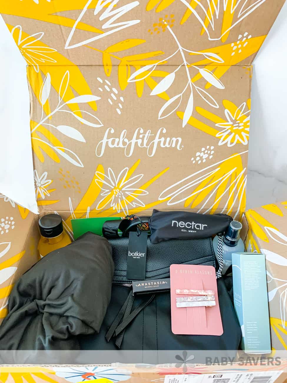 Full Fabfitfun box with all the fall 2020 products like a purse, laundry spray, shower gel and more