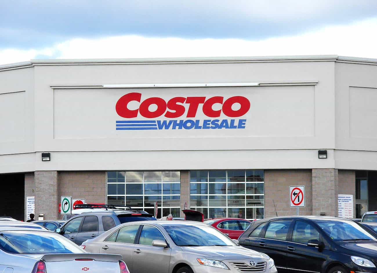 Best Costco membership deal with image of storefront