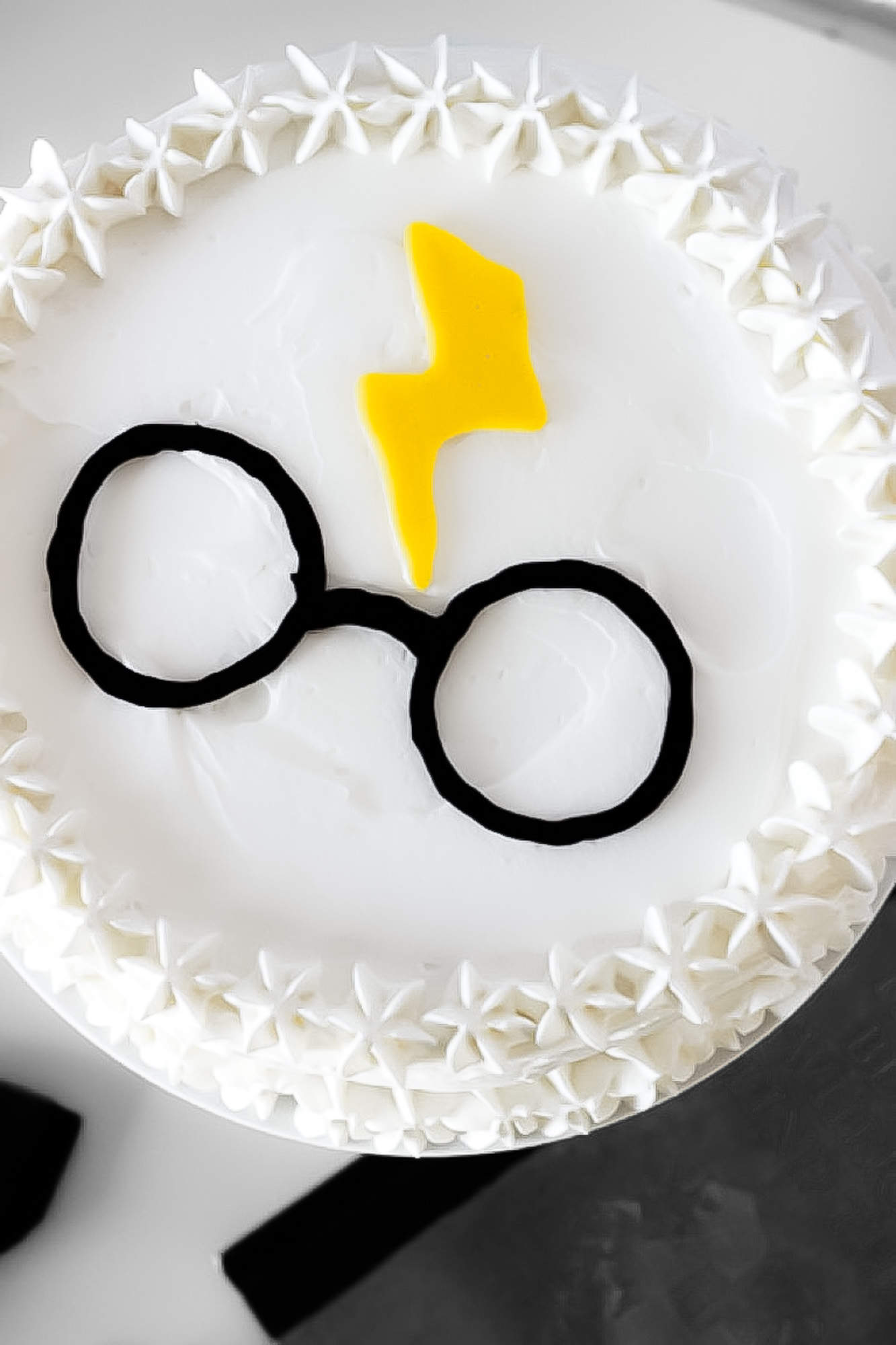 easy harry potter cake homemade white cake with round glasses and lightning bolt scar