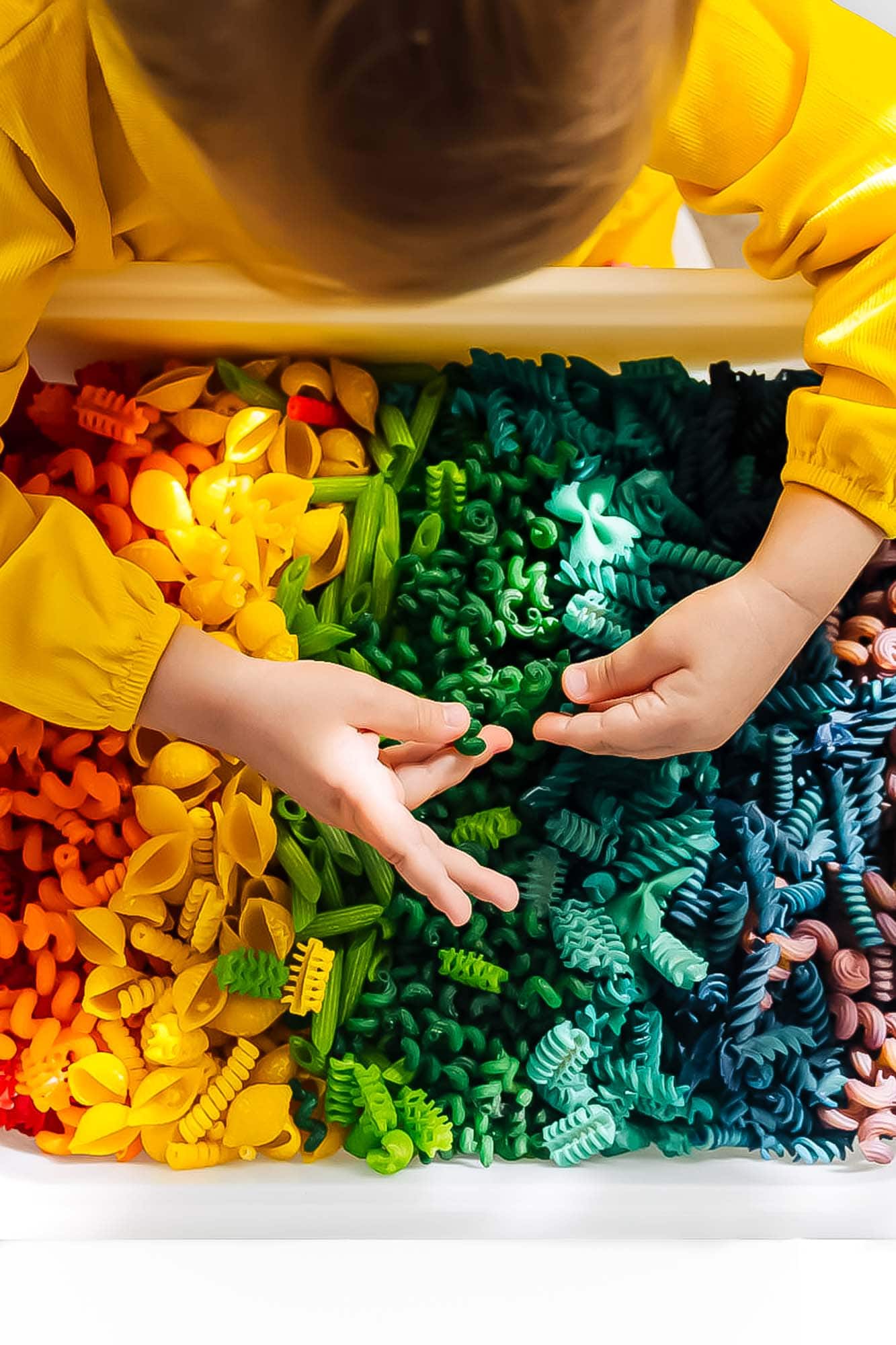 how to dye pasta for crafts - easy recipe with 3 ingredients and only 4 steps