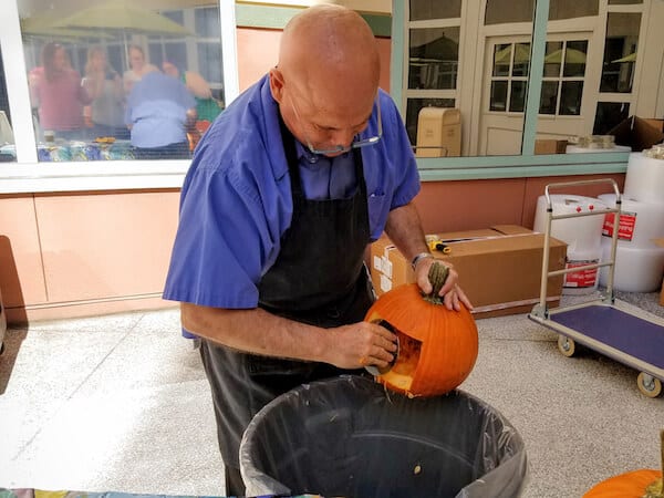 how to use pumpkin stencils